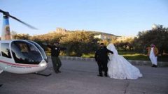أردني يزف عروسه بهليكوبتر