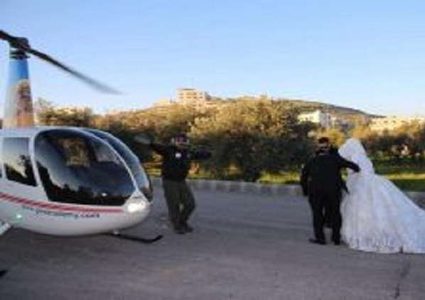 أردني يزف عروسه بهليكوبتر