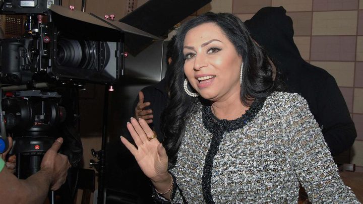 زهرة الخرجي تفقد والدها... وحالتها مبكية