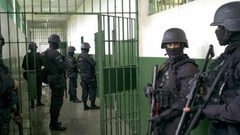 وحدات القمع في سجون الاحتلال تقتحم سجن إيشل