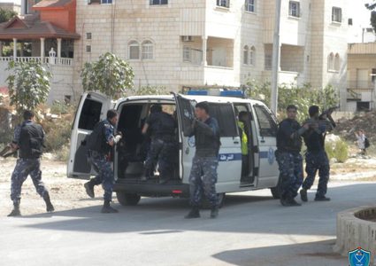 القبض على شخص مطلوب للعدالة بدين أكثر من مليون شيكل