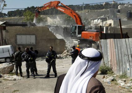 الاحتلال يجرّف أرضية مدرسة جنوب الخليل