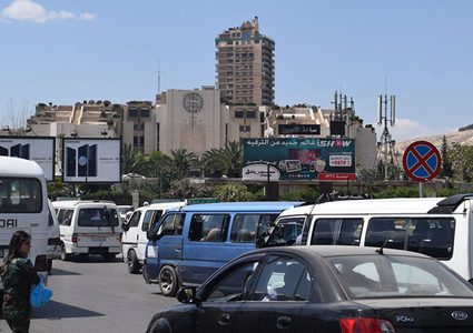 رجل سوري يحجز مكان في حافلة بطريقة عجيبة