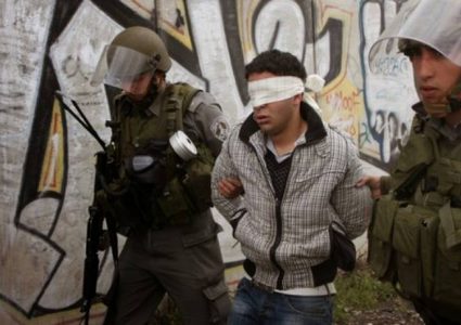 قوات الاحتلال تعتقل فتى من مخيم جنين