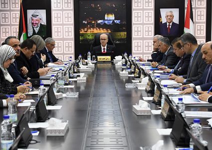 الحكومة تطالب بتدخل المجتمع الدولي لوقف الحصار والتصعيد