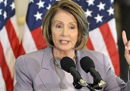 بيلوسي: ترامب لا "يستحق عناء" العزل