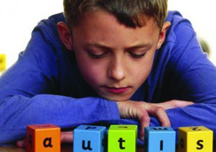 كيفية التعامل مع طفل التوحد وسبل العلاج الناجح