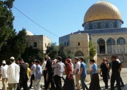 139 مستوطنا وطالبا تلموديا يقتحمون الاقصى