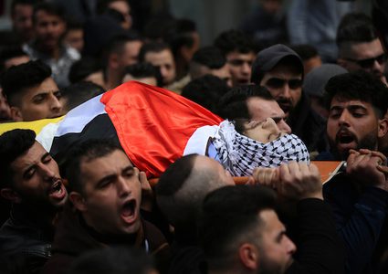 خلال تشييع جثمان الشهيد محمد شاهين ، الذي قُتل برصاص الاحتلال في مدينة سلفيت