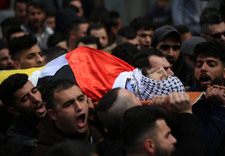 خلال تشييع جثمان الشهيد محمد شاهين ، الذي قُتل برصاص الاحتلال في مدينة سلفيت