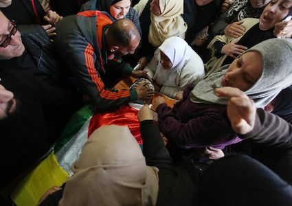 خلال تشييع جثمان الشهيد محمد شاهين ، الذي قُتل برصاص الاحتلال في مدينة سلفيت