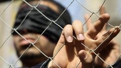 الاحتلال يصدر 38 أمر اعتقال إداري بحقّ أسرى