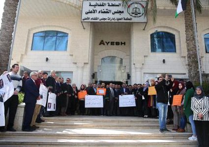 وقفة أمام مجمع المحاكم تنديدا بجريمة إعدام الشهيد الشويكي