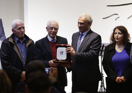 جائزة محمود درويش من نصيب كمال بلاطة وأمجد ناصر وصنع الله ابراهيم