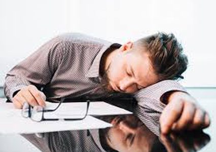 7 علامات خفية تكشف إصابتك بالنوم القهري