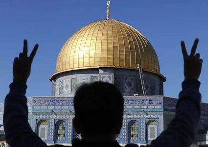 الاحتلال يعتقل حارسا من "الأقصى" ويستدعي آخر