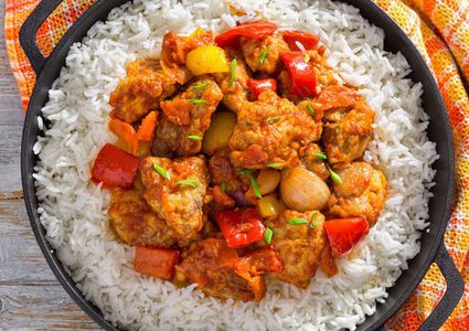 دجاج بصلصة الطماطم والحامض