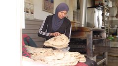 زوجة شهيد تتحدى الواقع.. وتقهر الظروف