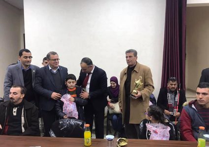 ملتقى البصيرة للمكفوفين يتسلم أدوات مساندة من القطاع الخاص
