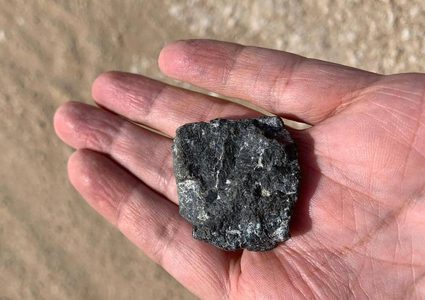 العثور على بقايا نيزك بمنطقة صحراوية في الإمارات