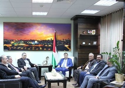 وزير الصحة يجتمع بنقيب الأطباء ويشيد بمتانة العلاقة مع النقابة