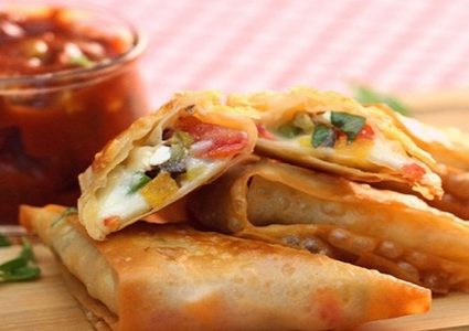 سمبوسة بحشوة البيتزا