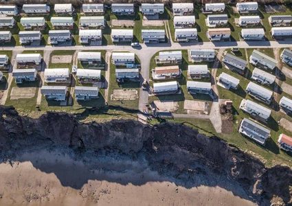 عشرات المنازل الفارهة في بريطانيا تواجه خطر الاندثار المفاجئ!