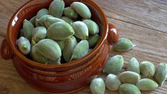 اللوز الأخضر: أبرز فوائده وأضراره