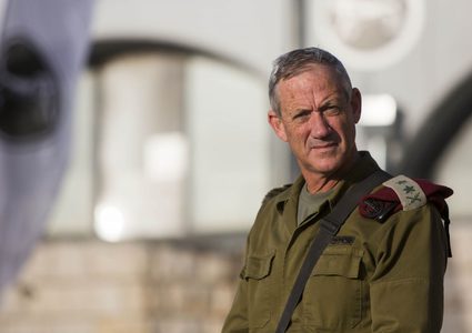 قناة إسرائيلية: اختراق هاتف بيني غانتس