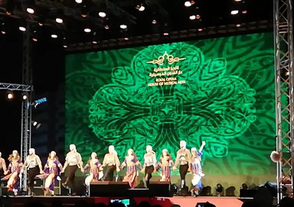 فرقة "أصايل" تحلق بالفلكلور الفلسطيني في سماء مسقط