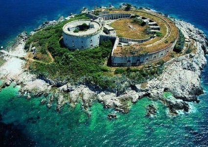 قلعة شهدت أعمال تعذيب مروعة تتحول إلى فندق "5 نجوم"