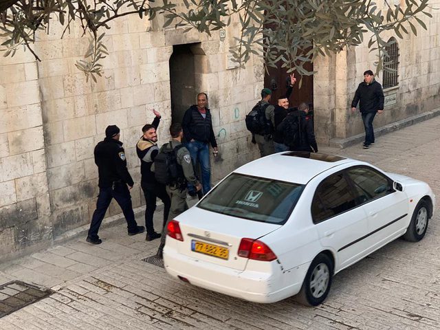 الاحتلال يعتقل شابين أثناء خروجهما من المسجد الأقصى