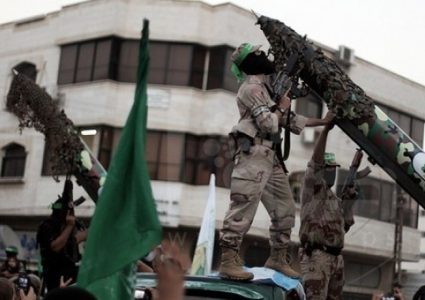 الاحتلال يتهم حماس بإطلاق الصواريخ على "تل أبيب"