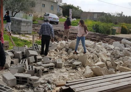 بحجة عدم الترخيص...الاحتلال يقرر هدم 3 منازل في قلنسوة