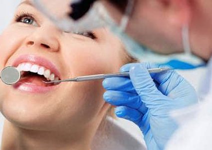 ما هي اعراض الاصابة بمشكلة في عصب الاسنان ؟