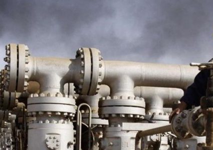 النفط يغلق مستقرا مع مخاوف بشأن الطلب