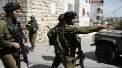 قوات الاحتلال تنصب حاجزا على مدخل بيت فجار