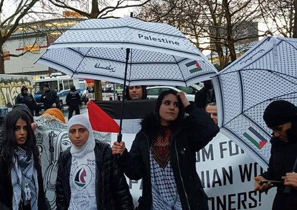 ألمانيا تبعد المناضلة الفلسطينية رسمية عودة