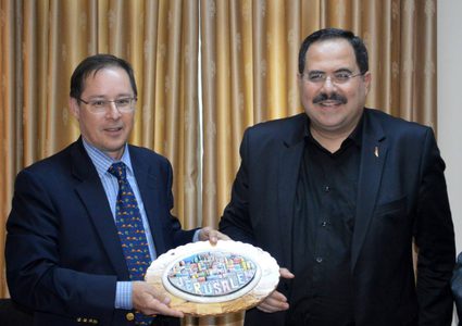 صيدم يكرّم ممثل روسيا لقرب انتهاء مهامه في فلسطين