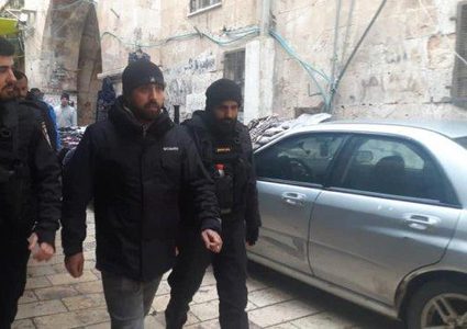 الاحتلال يعتقل حارس الأقصى حمزة النبالي