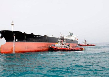 أسطول النفط الإيراني.. ناقلات متهالكة وعقوبات تضيق الخناق