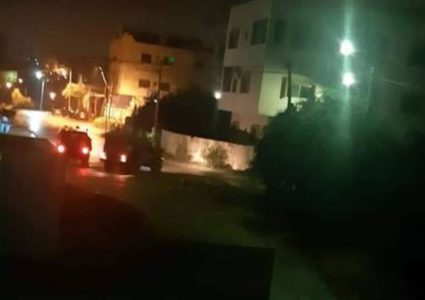 اعتقالات ومداهمات في عدة مناطق بالضفة الغربية