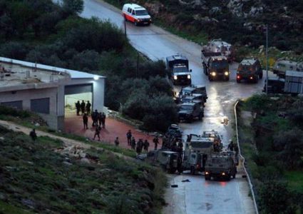 الاحتلال يغلق طريق "وادي الدلب" برام الله