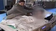 أم تسمم ابنها من ذوي الاحتياجات الخاصة بحقن دمها في جسده!