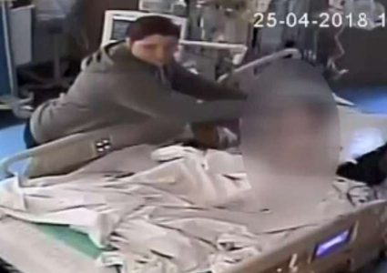 أم تسمم ابنها من ذوي الاحتياجات الخاصة بحقن دمها في جسده!