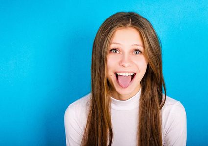 تقنية تمكنك من تغيير شكل وجهك مجانا بواسطة لسانك