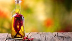 الفلفل الحار وزيت اللوز مرهم طبيعى لعلاج الدوالى