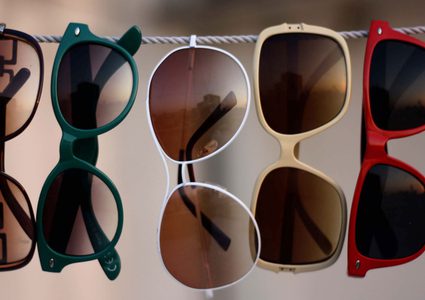 بتلبس نظارات كتير ..اعرف صفاتك الشخصية من "الشمبر"الخاص بها