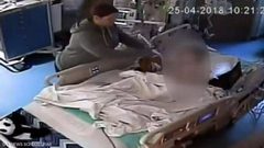 كاميرا مستشفى ترصد جريمة أم تجاه طفلها ذي الاحتياجات الخاصة