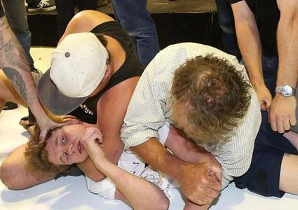 بعد الـ40 ألف دولار.. مكافأة مدى الحياة لـ"فتى البيضة"